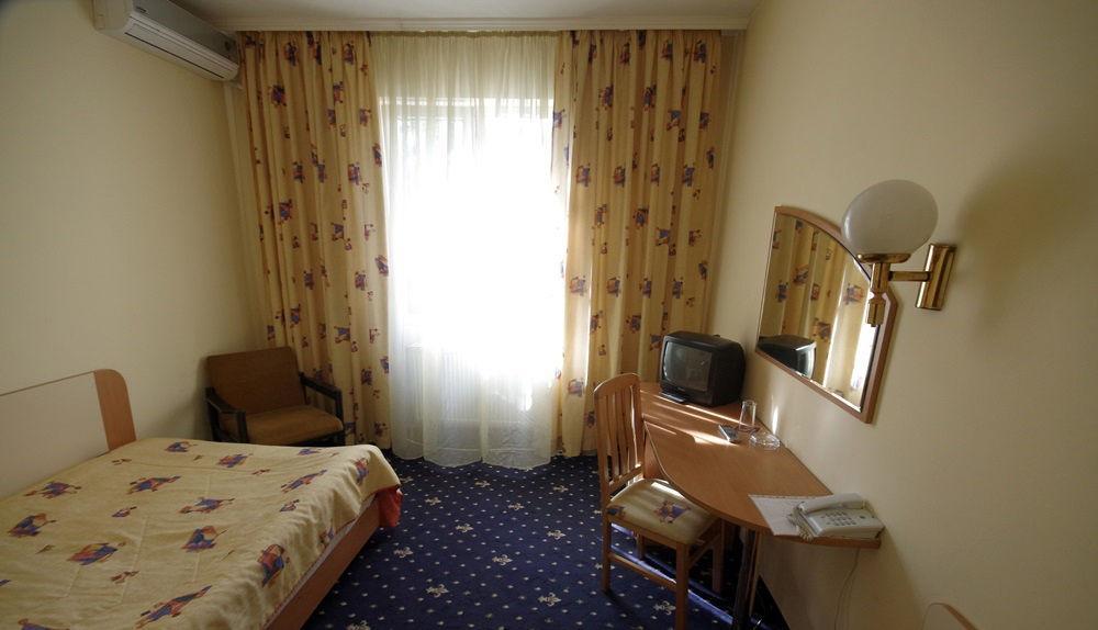 Hotel Balkan Gabrovo Esterno foto